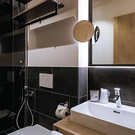 24 By Avenida - Mountain Hotel Kaprun Room photo