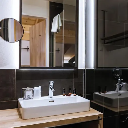 24 By Avenida - Mountain Hotel Kaprun Room photo