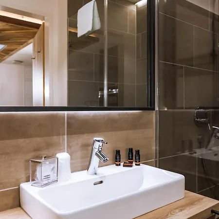 24 By Avenida - Mountain Hotel Kaprun Room photo