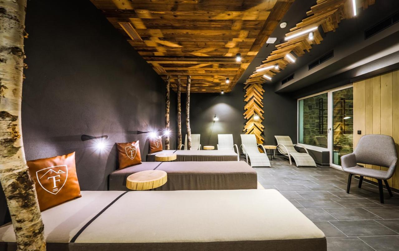 24 By Avenida - Mountain