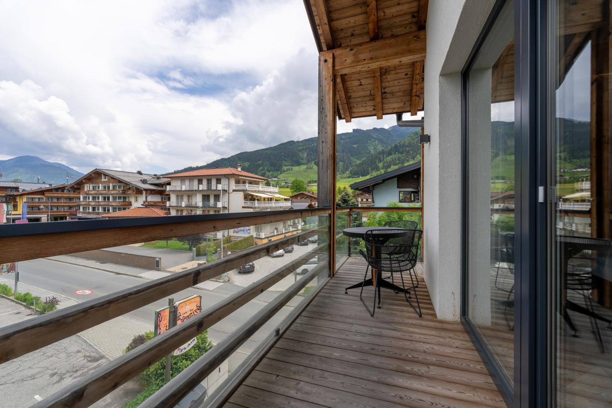 24 By Avenida - Mountain *