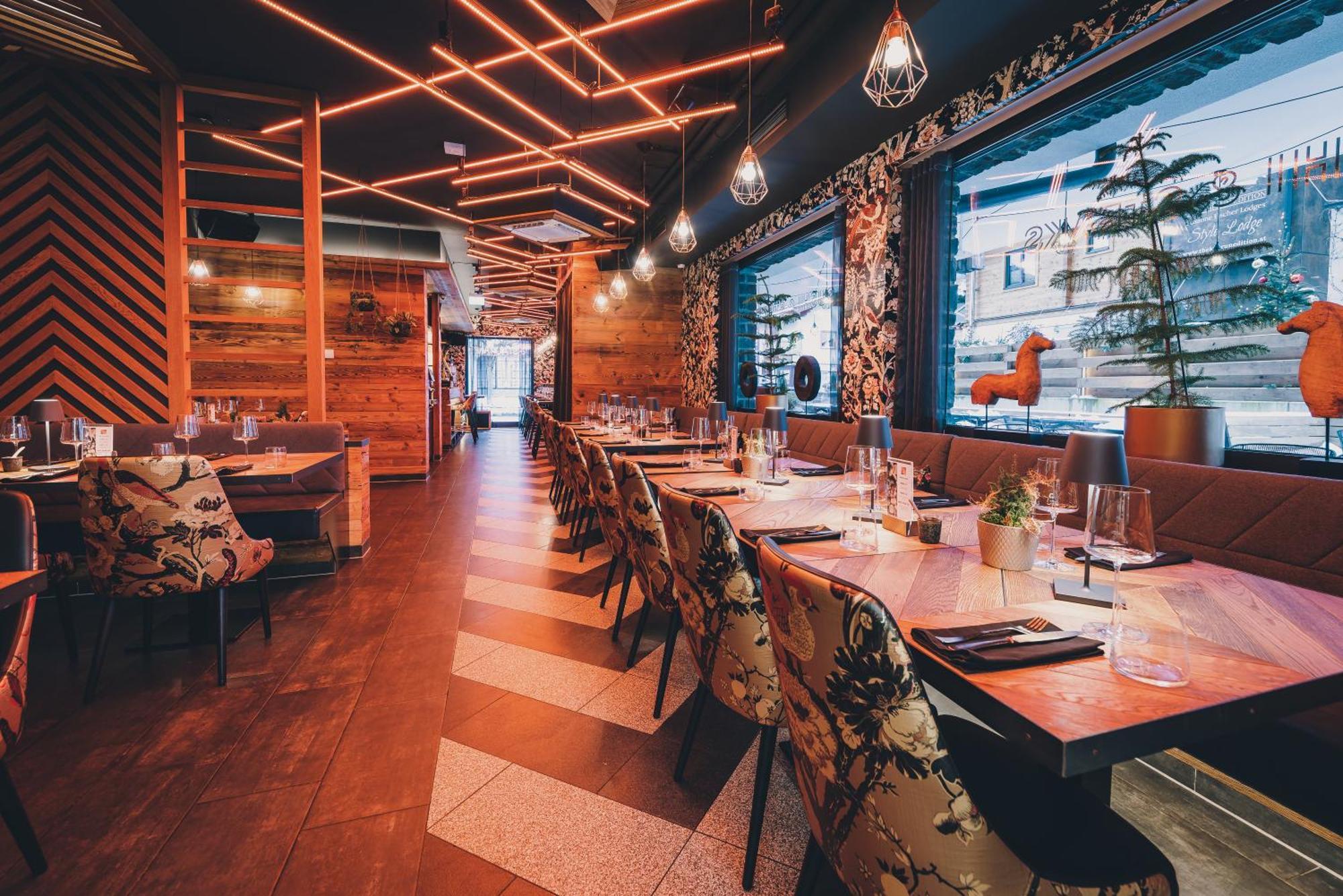 24 By Avenida - Mountain